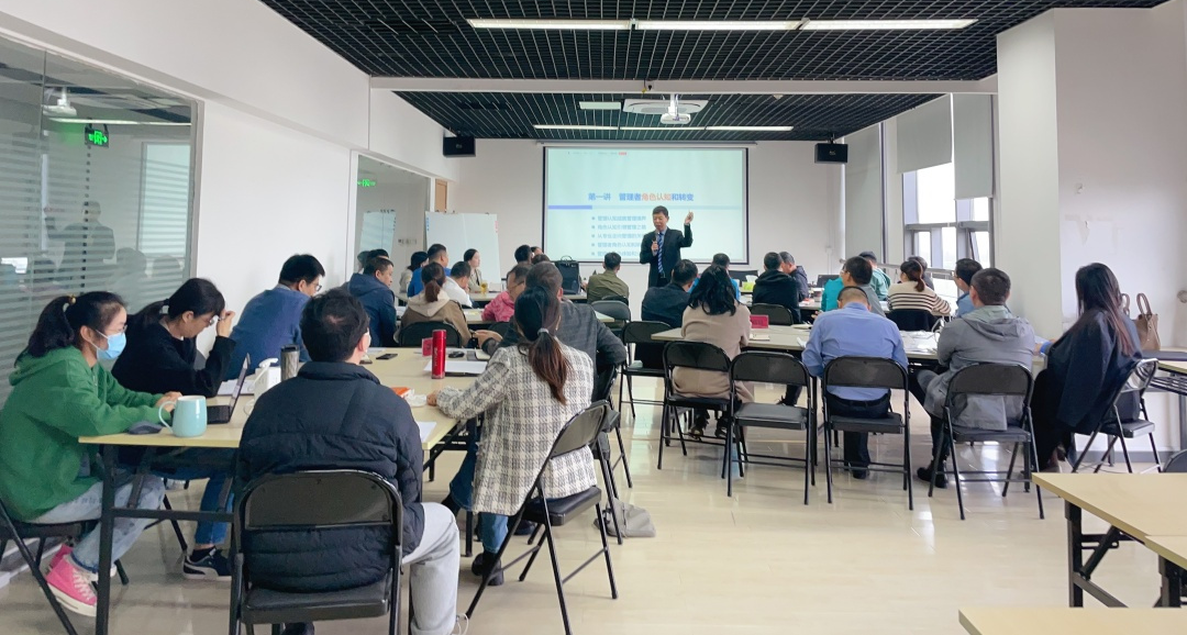 聚势谋远，，，，，，，，惟实励新 | 1xBET2023年中高层治理职员培训会圆满竣事